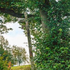 Kříž při západním okraji Lštění