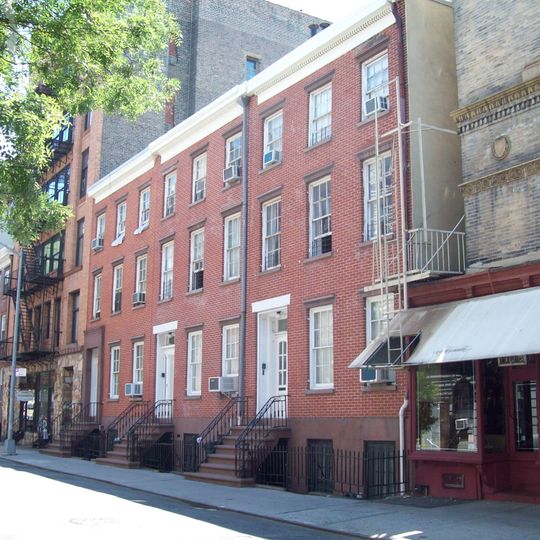 Viviendas en el 26, 28 y 30 de la Calle Jones