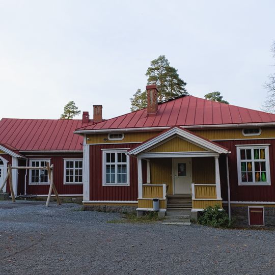 Nuolialan ensimmäinen koulurakennus