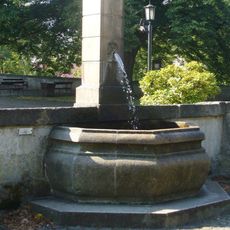 Kašna u sochy svatého Jakuba de Marchia v klášteru v Hejnicích