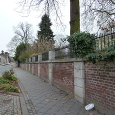 Bloemendal Castle: brick wall
