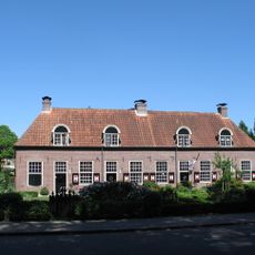 Behorende tot serie van 5 blokken van dienstwoningen