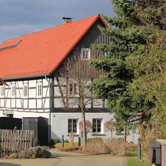 Wohnstallhaus eines Vierseithofes mit Einfriedung Kamenzer Straße 20
