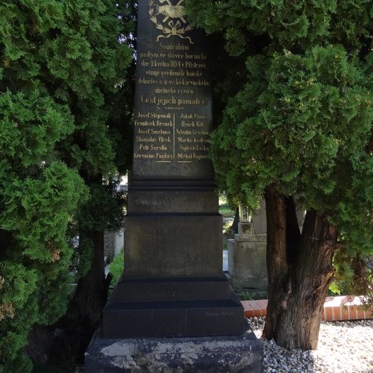 Hrob a pomník zastřelených havířů