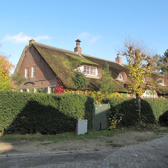 Oosterend 17-19, Laren