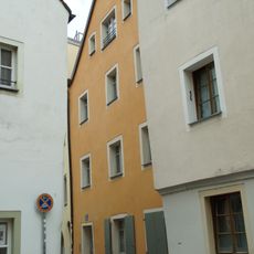 Wohnhaus, ehemaliges Seelhaus zu St. Alban und Stadel