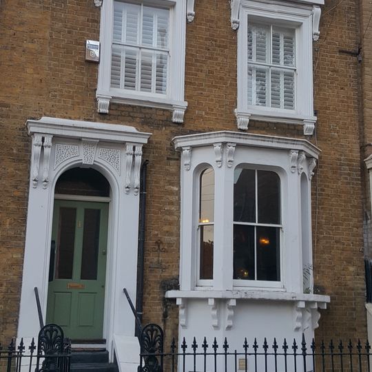 1-25 Tomlins Grove and area railings and gate piers