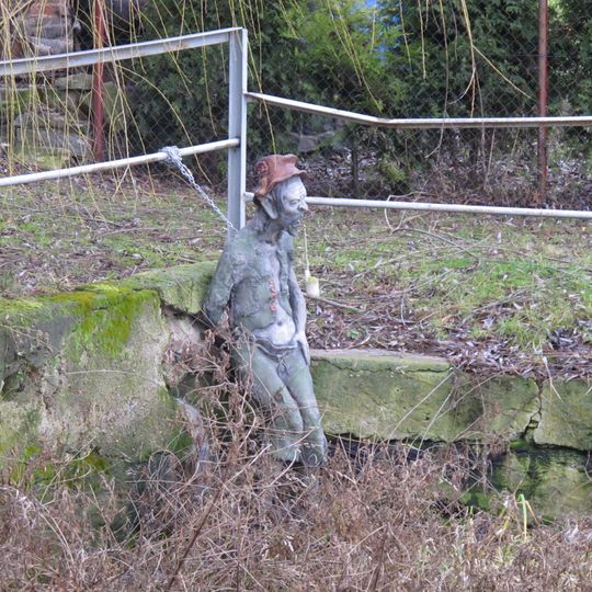 Socha vodníka na návsi v osadě Koporeč