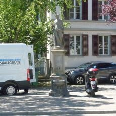 Zierbrunnen mit Floragöttin