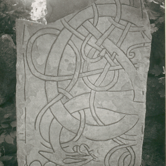 Uppland Runic Inscription 695
