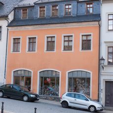 Wohnhaus mit moderner Ladenzone, in offener Bebauung Große Kirchgasse 14