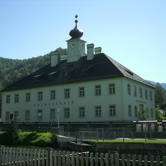 Gemeindeamt und Volksschule