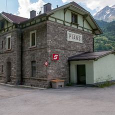 Pians railway station
