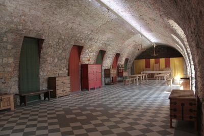 Interior 6