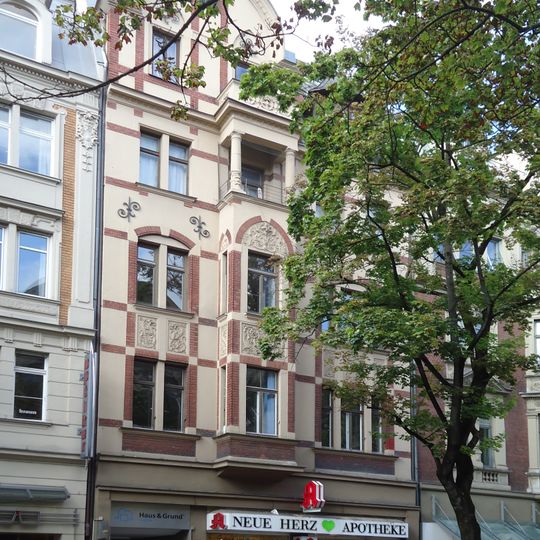 Wohn- und Geschäftshaus