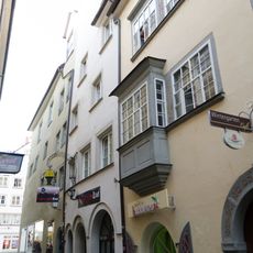 Wohn- und Geschäftshaus