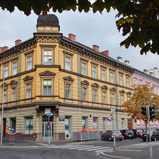 Wohn- und Geschäftshaus