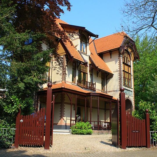 Villa "Vreeburg"