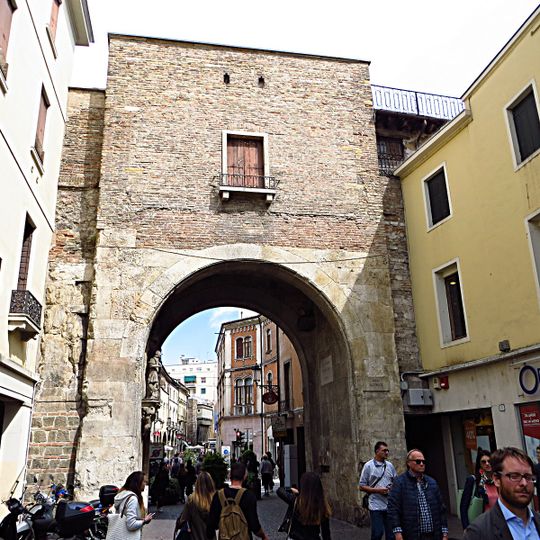 Porta Altinate