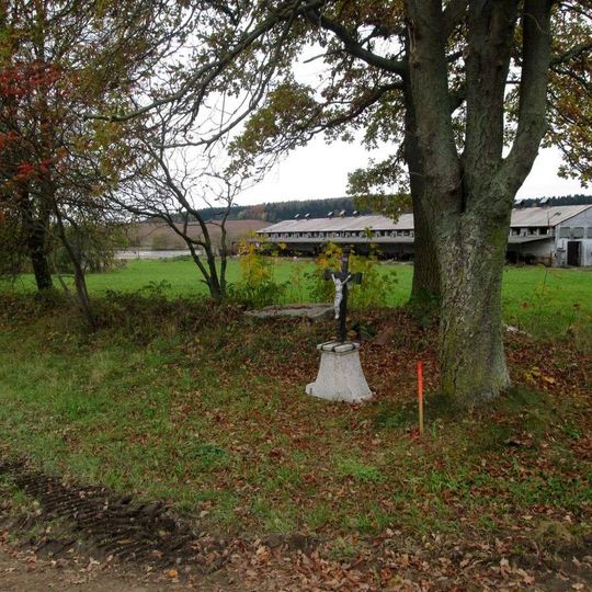 Kříž západně od Řesanic