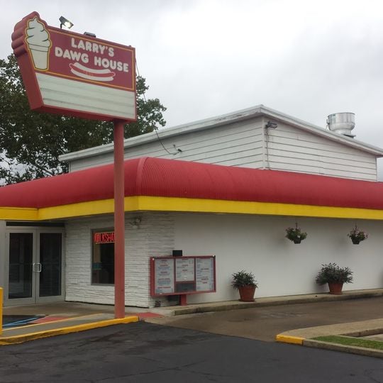 Larry's Dawg House