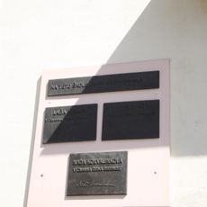 Pamětní deska těch, kteří zde nestudovali