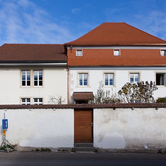 Pfarrhaus und angebautes Schulhaus