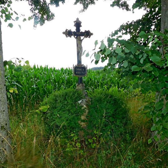 Kříž u silnice z Hořepníku do Radějova