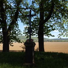 Kříž u silnice mezi Skřiplí a Osovem