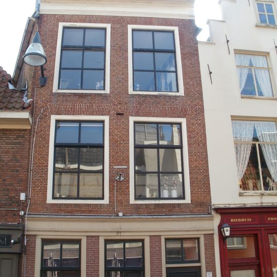 Pand met rechte kroonlijst