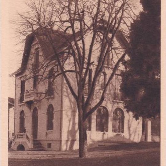 Building of the Savings Bank of Cunlhat