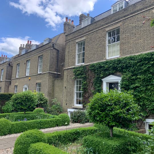 8-18, Maid's Causeway