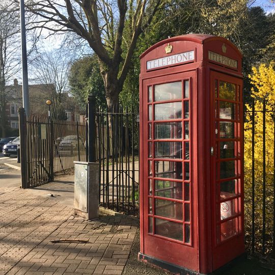 Telephone call box at junction of Ninian Road and Alder Road