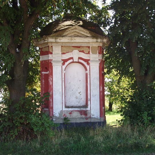 Trojboká výklenková kaplička