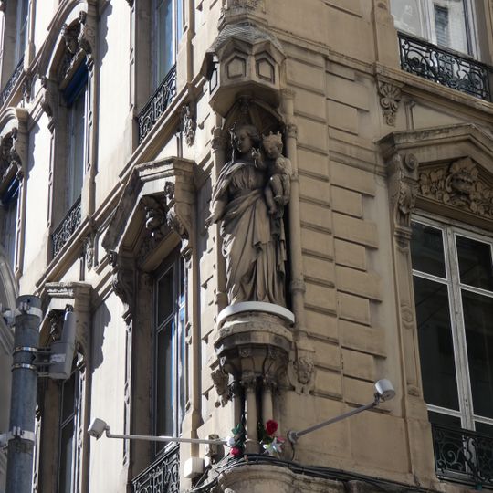 Vierge à l'Enfant rues du Président Édouard Herriot et Longue