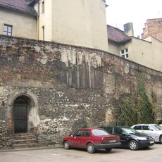 Mury miejskie wraz z dwiema bramami sprzed 1431 roku