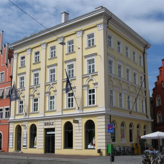 Wohn- und Geschäftshaus in Ecklage