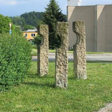 Kamenná plastika u křižovatky ulic Štemberkova a Pod Budínem v Rychnově nad Kněžnou