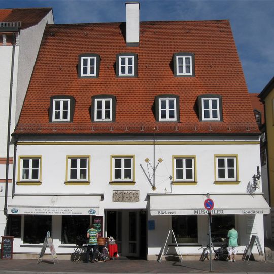 Wohn- und Geschäftshaus