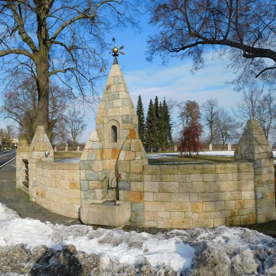 Kašna před zámkem v Lánech