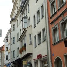 Wohn- und Geschäftshaus