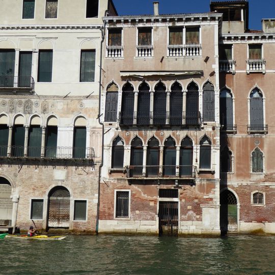 Palazzo and palazzetto Dolfin