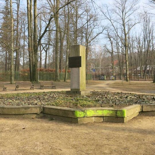 Pomník oslavy 1.máje 1890 v Lidových sadech v Liberci