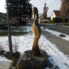 Socha Volavka na náměstí v Lánech