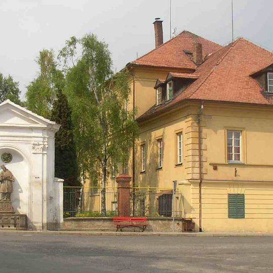 Socha svatého Jana Nepomuckého u zámku v Třebívlicích