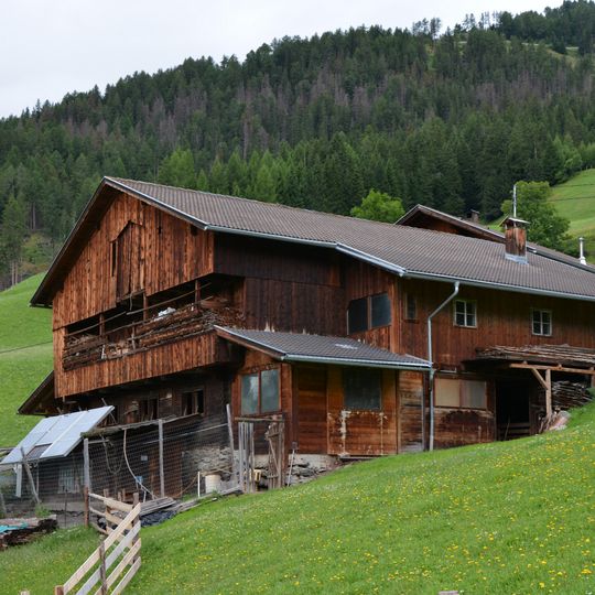 Wirtschaftsgebäude Walzen