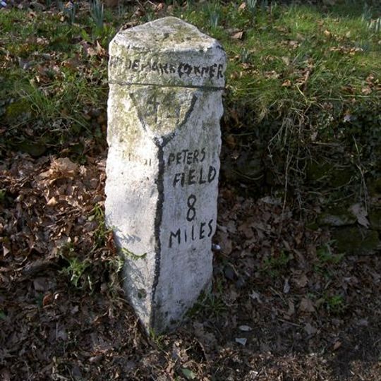 Milestone, Newtown, by entrance to Bohurst Manor