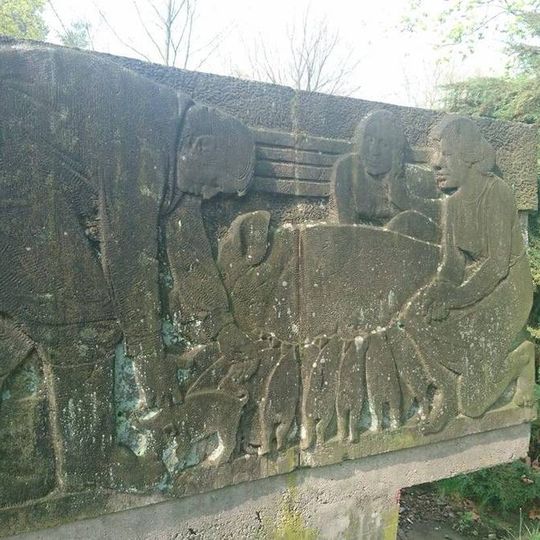 Památník s prasaty u Kostelce nad Orlicí