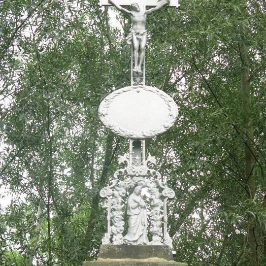 Kříž u silnice jihovýchodně od Dolního Lochova