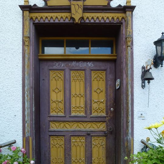 Neugotische geschnitzte Haustür
